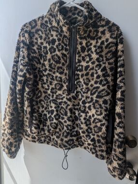 Very Good Condition-Leopard Print Sherpa Half-Zip Pullover - Tan & Black